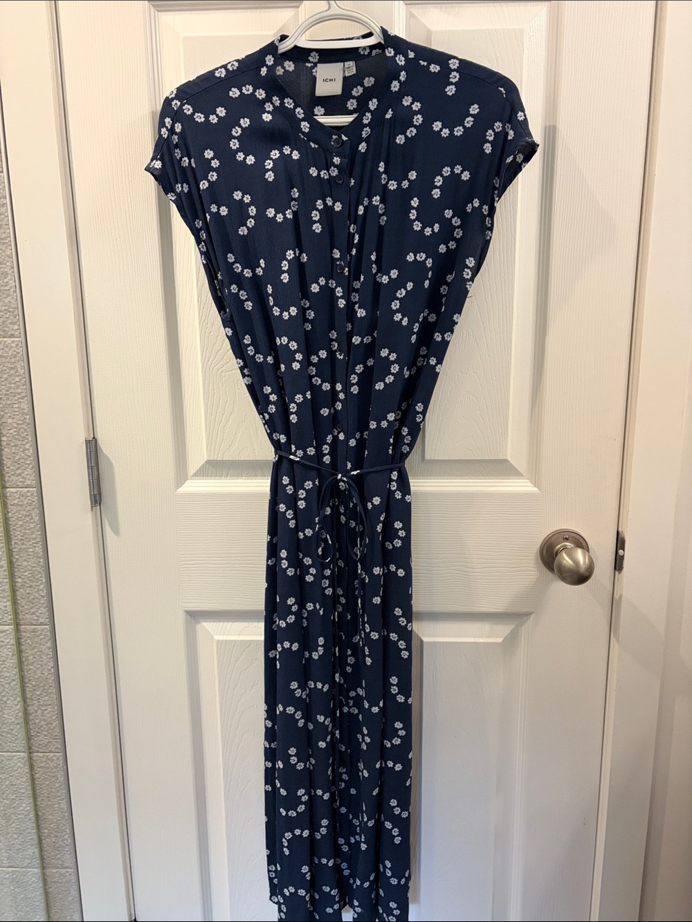 Ichi Navy White Floral Tie-Waist Midi button up dress